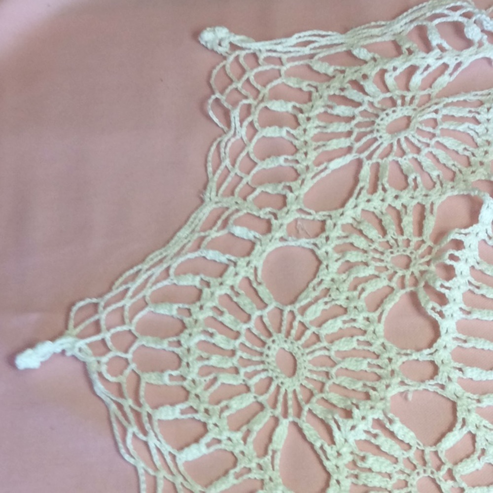 FINAL SALE PRICE Vintage Display Doilies - Picture 6 of 7